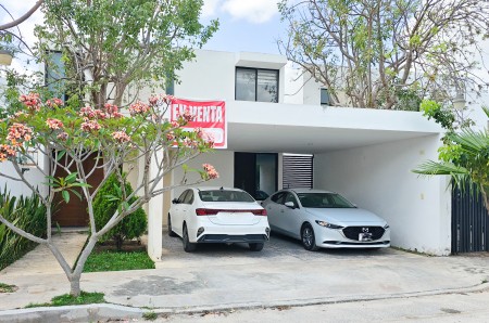 Casa en Venta en Real Montejo Mérida con cochera techada 3 recámaras y alberca 